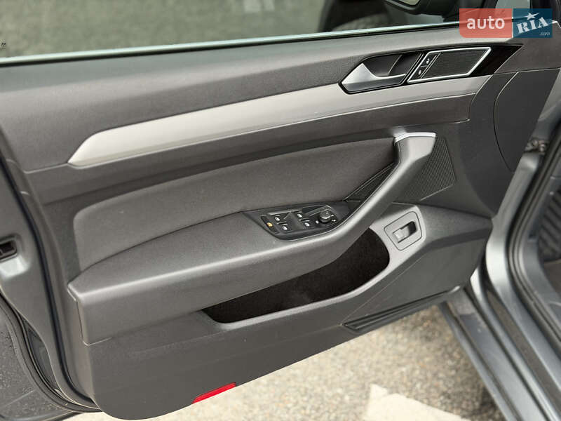 Универсал Volkswagen Passat 2016 в Киеве