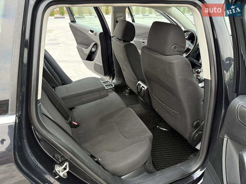 Универсал Volkswagen Passat 2006 в Звягеле