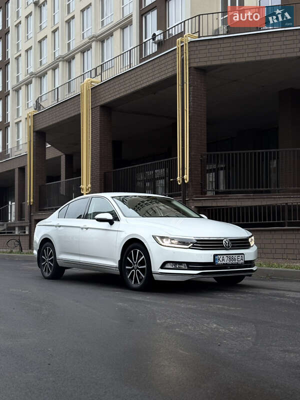 Седан Volkswagen Passat 2015 в Киеве