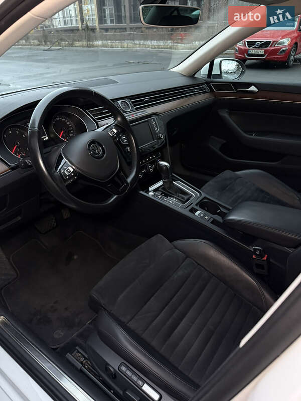 Седан Volkswagen Passat 2015 в Киеве