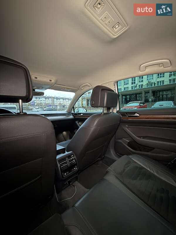 Седан Volkswagen Passat 2015 в Киеве