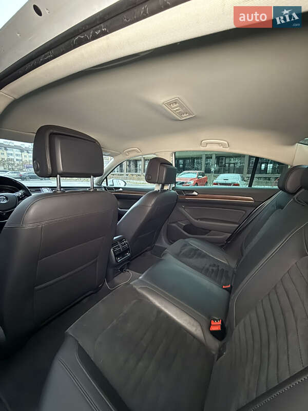 Седан Volkswagen Passat 2015 в Киеве