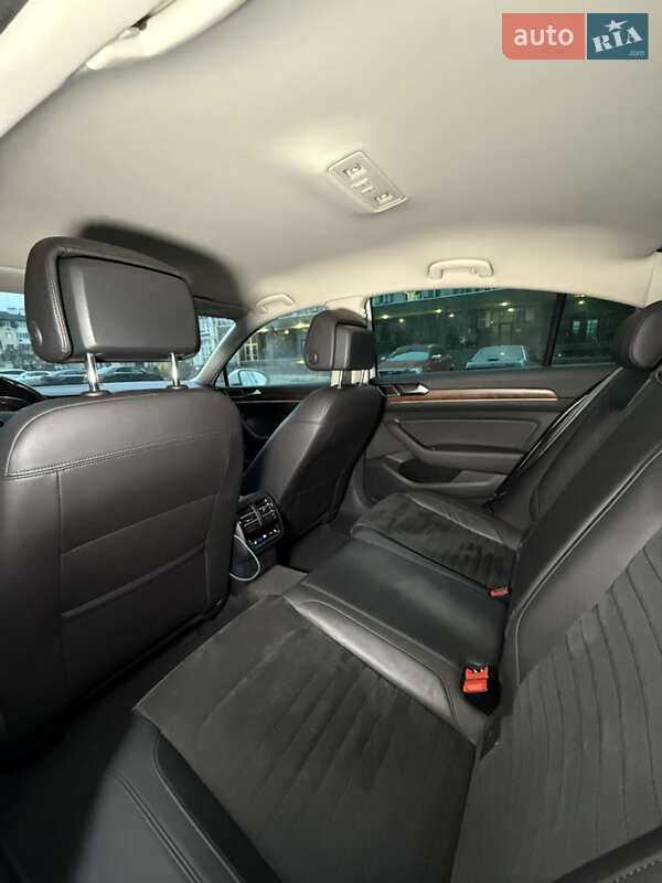 Седан Volkswagen Passat 2015 в Киеве