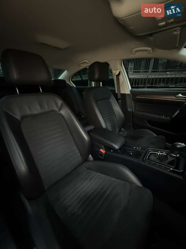 Седан Volkswagen Passat 2015 в Киеве