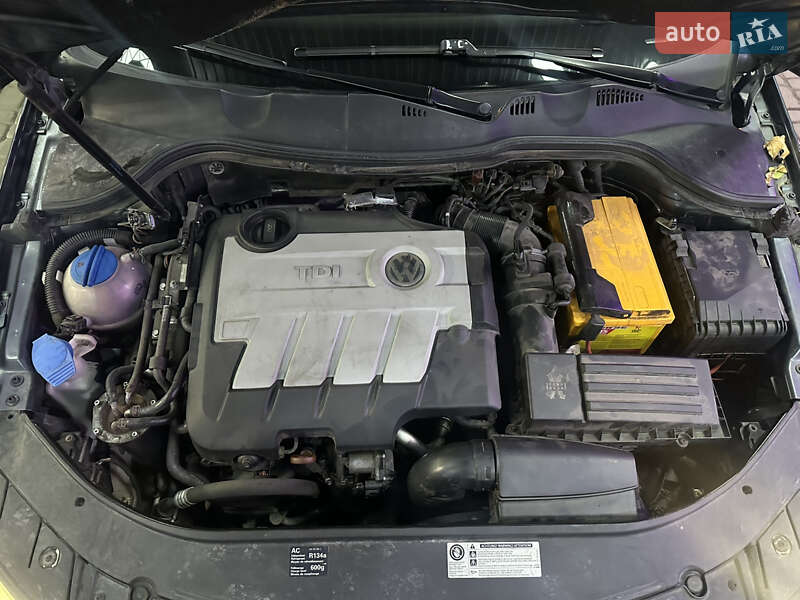 Універсал Volkswagen Passat 2009 в Ужгороді