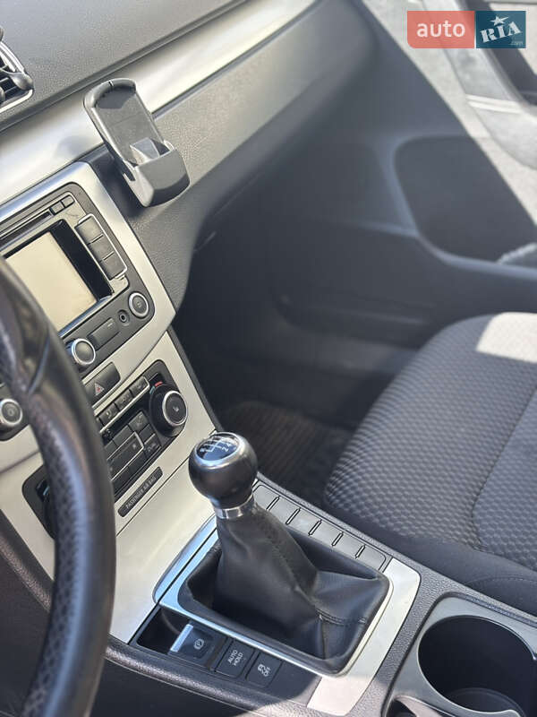 Универсал Volkswagen Passat 2011 в Львове фото 24 Универсал Volkswagen Passat 2011 в Львове