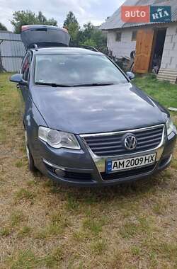 Універсал Volkswagen Passat 2009 в Житомирі