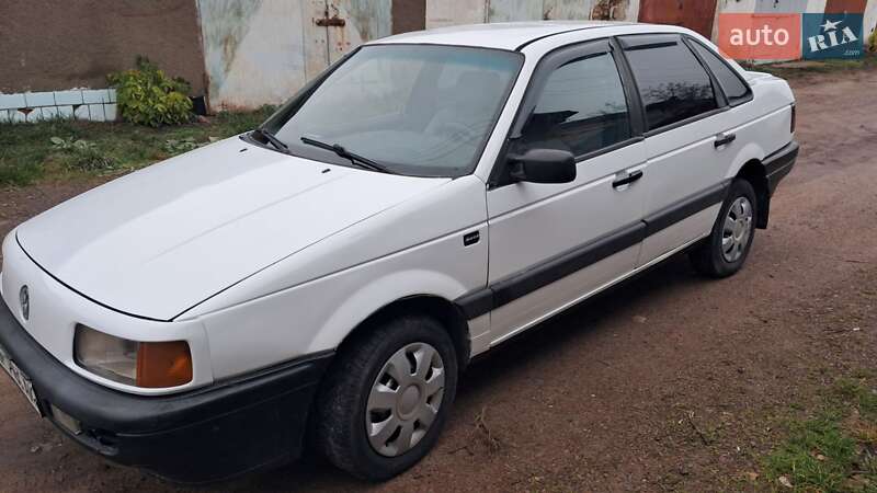 Седан Volkswagen Passat 1989 в Коростене