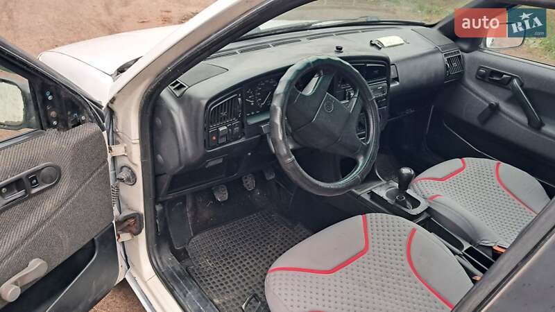 Седан Volkswagen Passat 1989 в Коростене