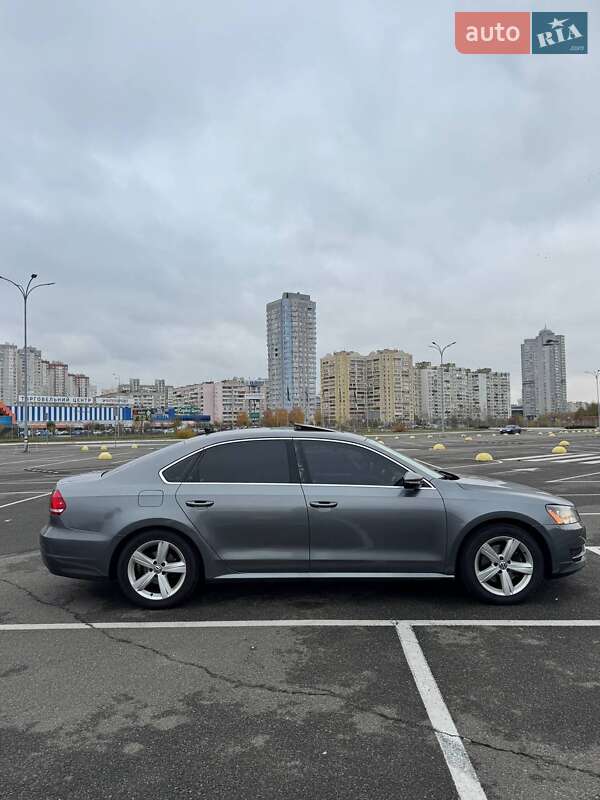 Седан Volkswagen Passat 2012 в Києві