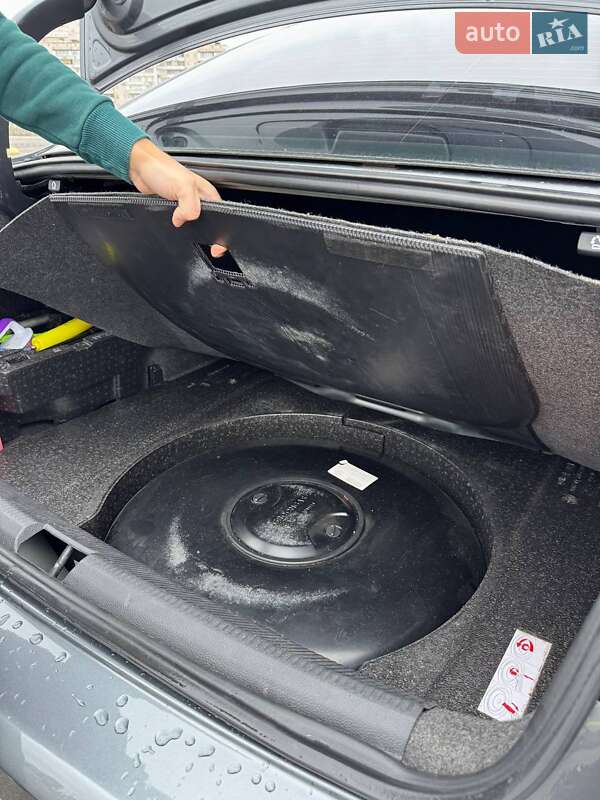 Седан Volkswagen Passat 2012 в Києві