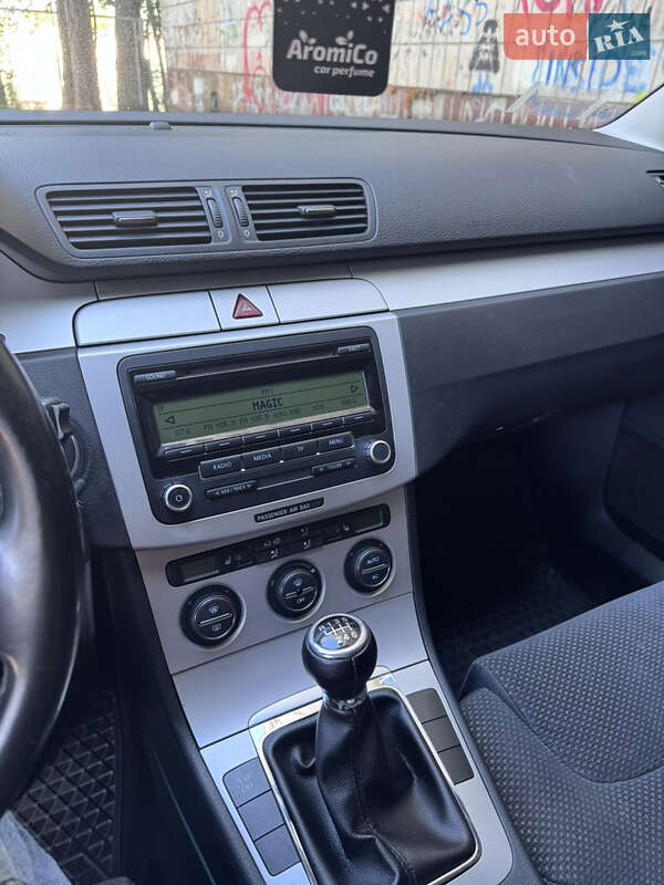 Седан Volkswagen Passat 2008 в Киеве
