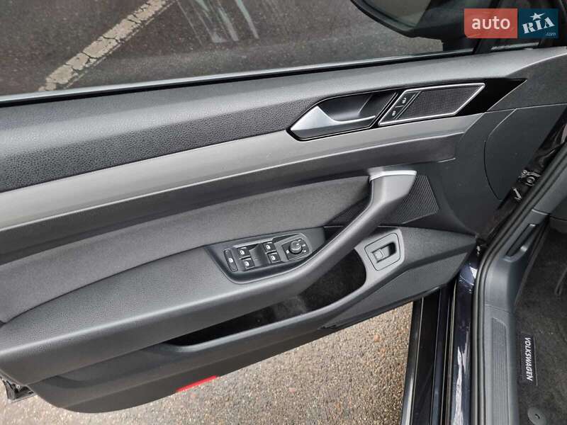 Седан Volkswagen Passat 2016 в Черновцах