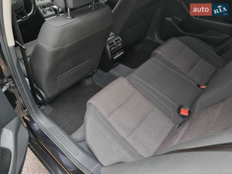 Седан Volkswagen Passat 2016 в Черновцах