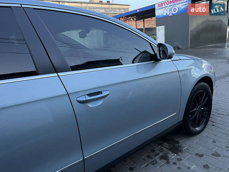 Седан Volkswagen Passat 2005 в Чернівцях