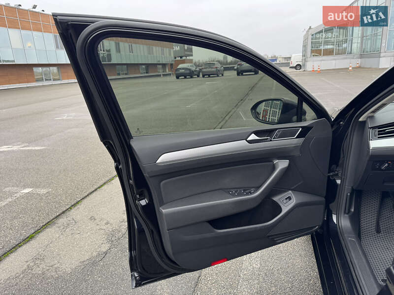 Седан Volkswagen Passat 2015 в Києві