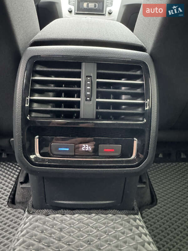 Седан Volkswagen Passat 2015 в Києві