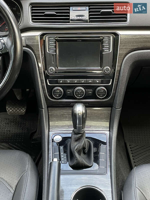 Седан Volkswagen Passat 2018 в Луцке