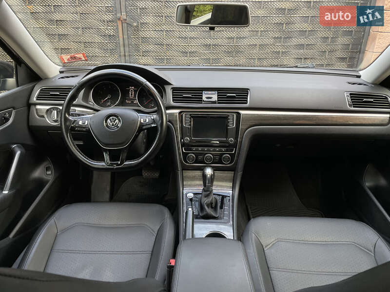 Седан Volkswagen Passat 2018 в Луцке