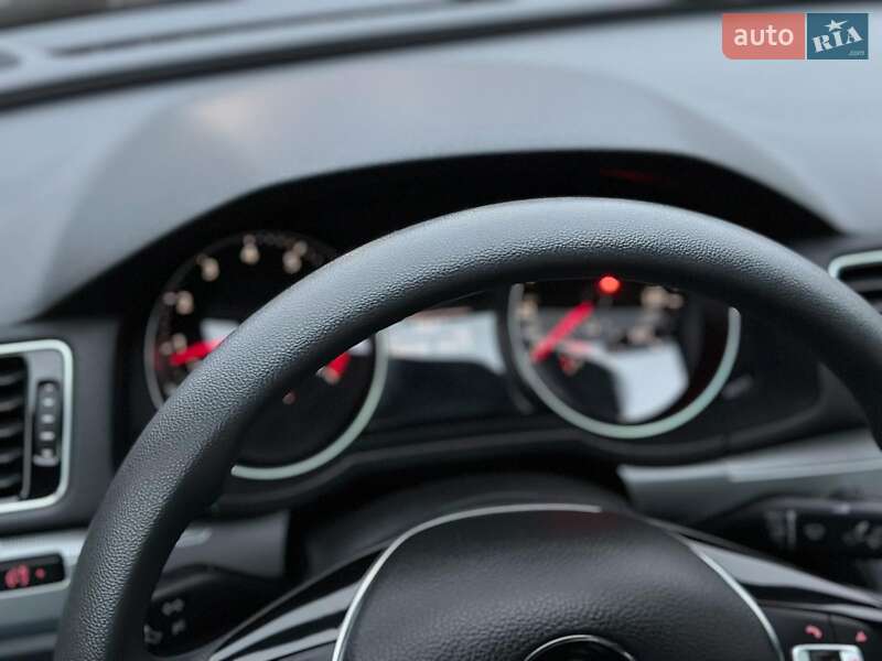 Седан Volkswagen Passat 2016 в Виннице