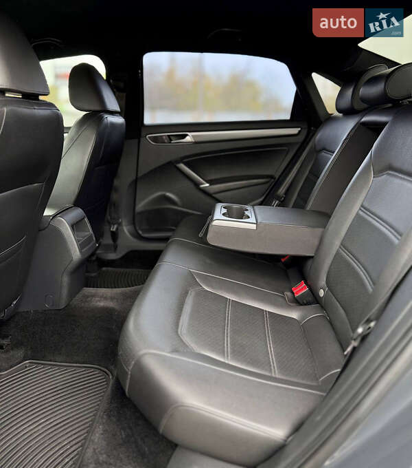 Седан Volkswagen Passat 2017 в Днепре