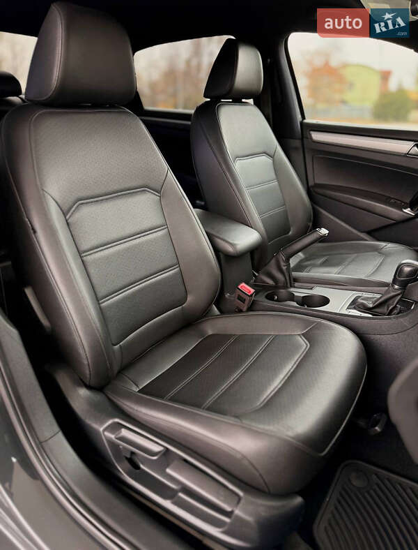 Седан Volkswagen Passat 2017 в Днепре