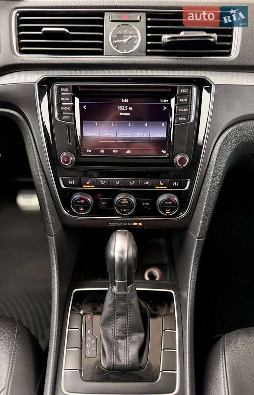 Седан Volkswagen Passat 2017 в Днепре