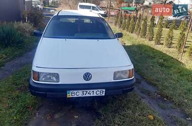 Універсал Volkswagen Passat 1988 в Золочеві