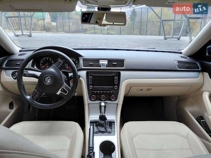 Седан Volkswagen Passat 2012 в Львове