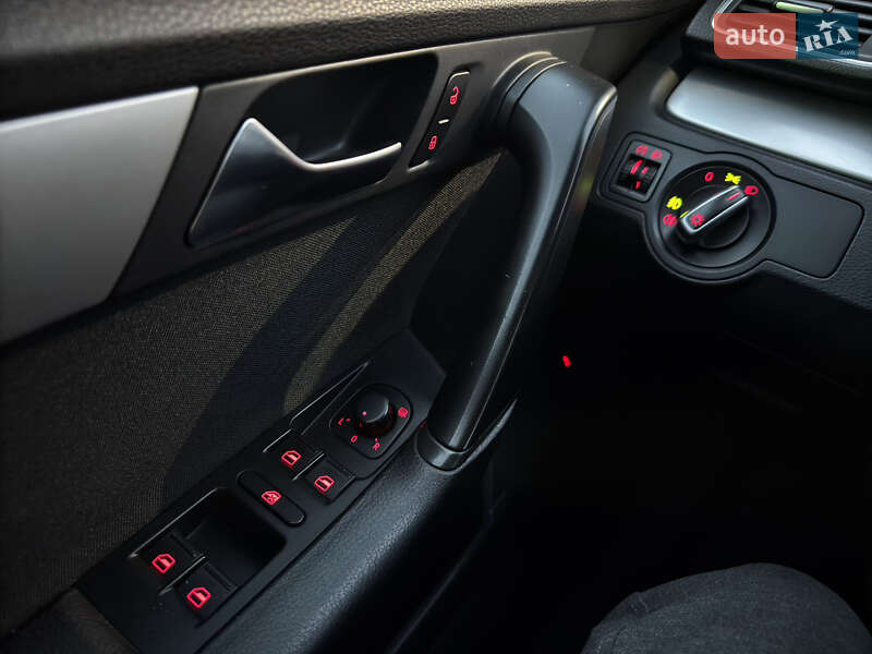 Універсал Volkswagen Passat 2012 в Києві