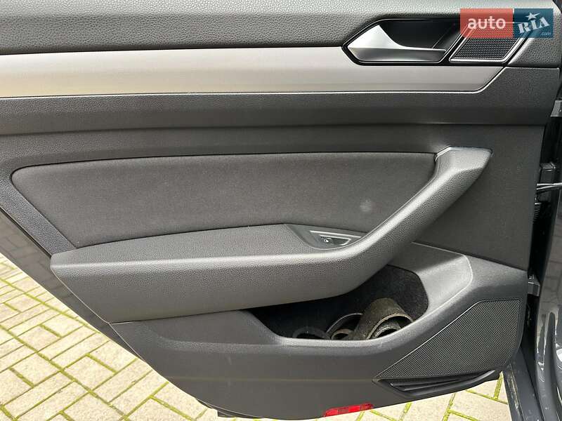 Универсал Volkswagen Passat 2015 в Одессе