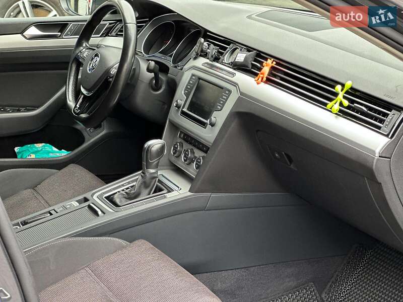 Универсал Volkswagen Passat 2015 в Одессе