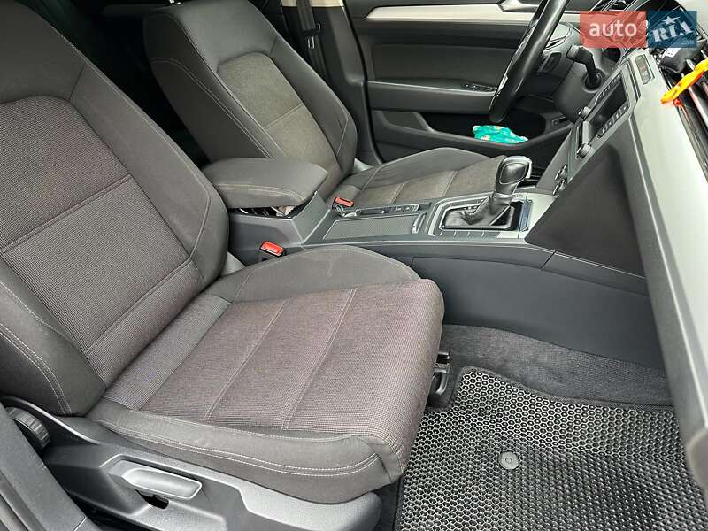 Универсал Volkswagen Passat 2015 в Одессе