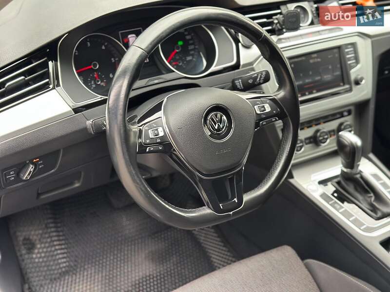 Универсал Volkswagen Passat 2015 в Одессе