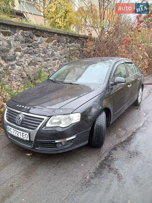 Седан Volkswagen Passat 2005 в Ровно