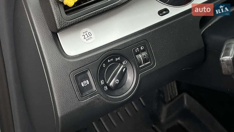 Универсал Volkswagen Passat 2010 в Житомире