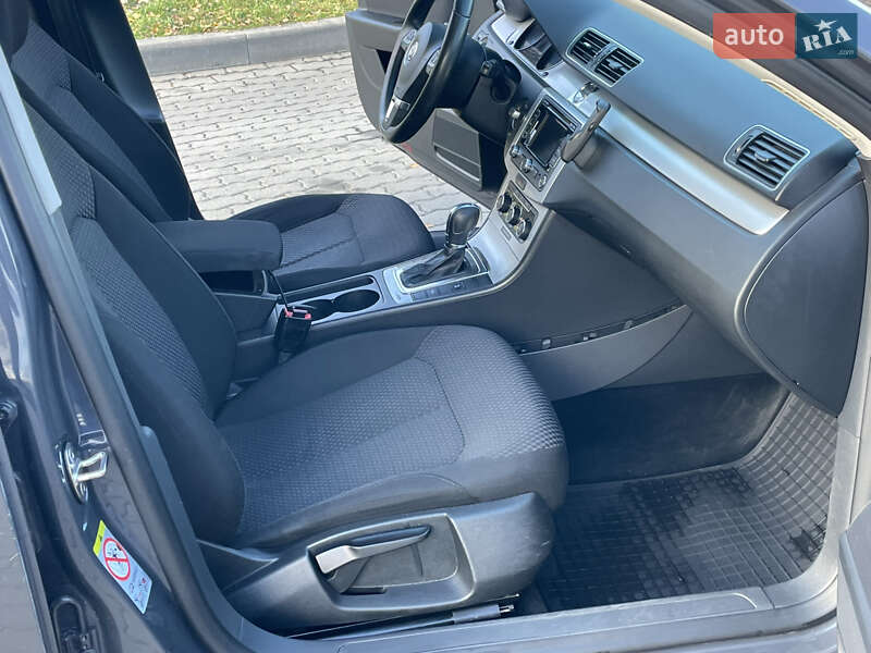 Универсал Volkswagen Passat 2012 в Ивано-Франковске