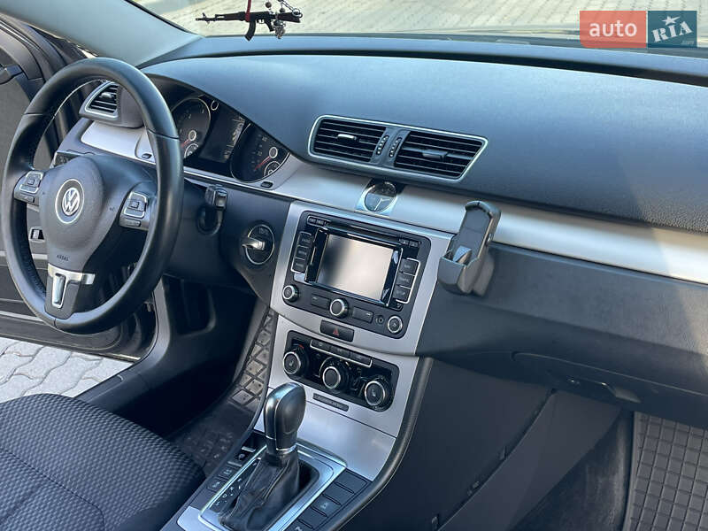 Универсал Volkswagen Passat 2012 в Ивано-Франковске