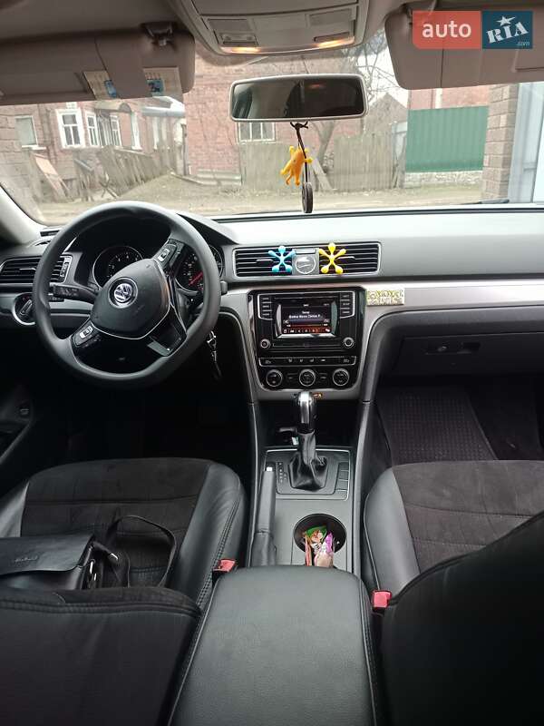 Седан Volkswagen Passat 2017 в Ромнах