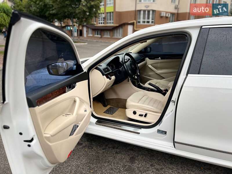 Седан Volkswagen Passat 2012 в Киеве