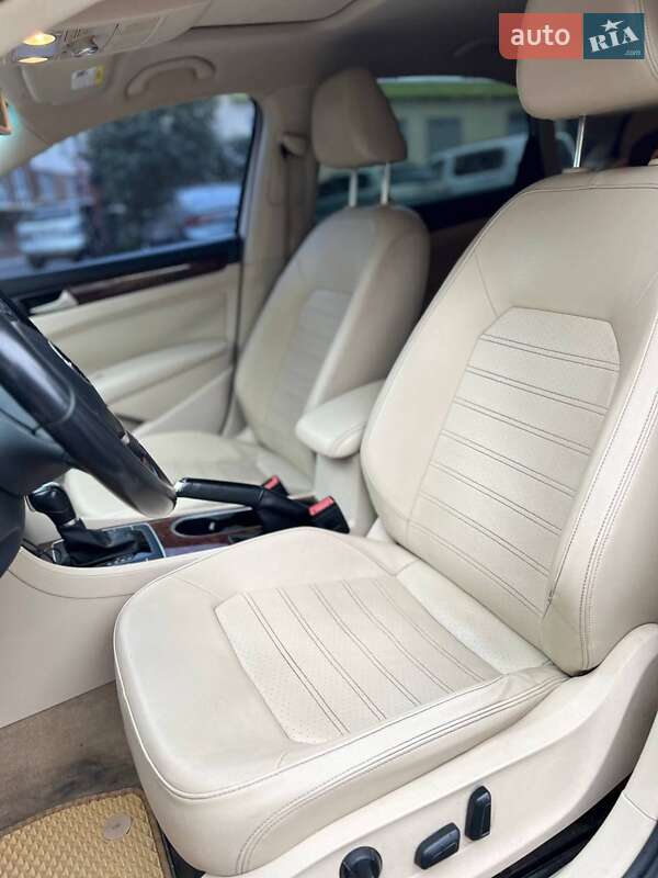 Седан Volkswagen Passat 2012 в Киеве