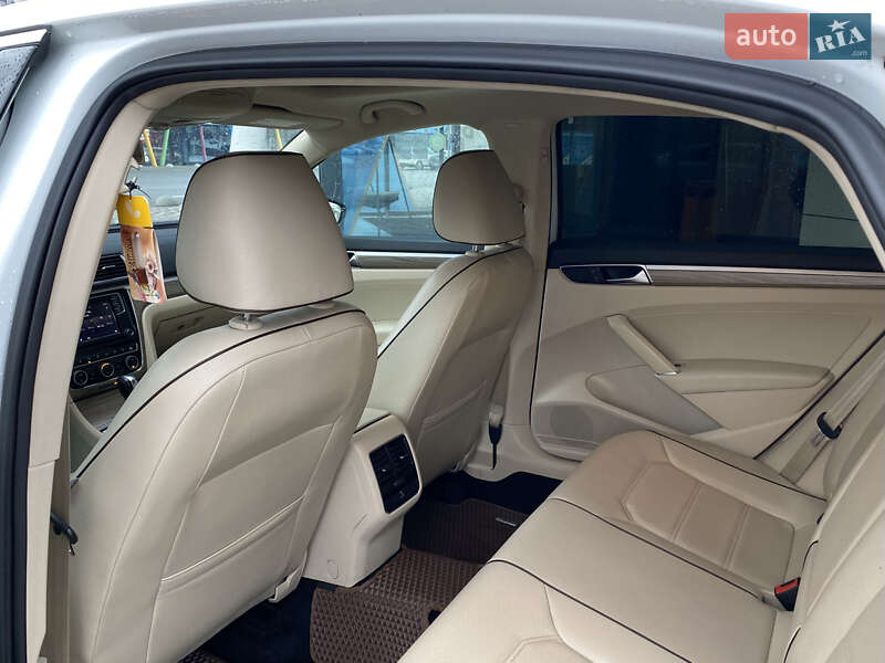 Седан Volkswagen Passat 2017 в Киеве