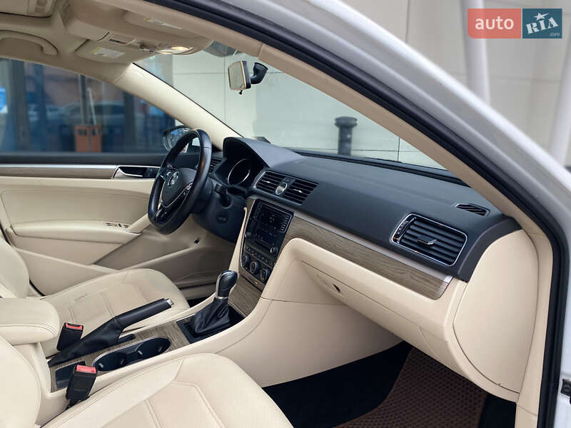 Седан Volkswagen Passat 2017 в Киеве