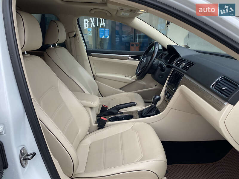 Седан Volkswagen Passat 2017 в Киеве