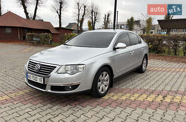 Седан Volkswagen Passat 2006 в Ужгороді