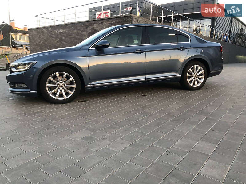 Седан Volkswagen Passat 2016 в Луцке
