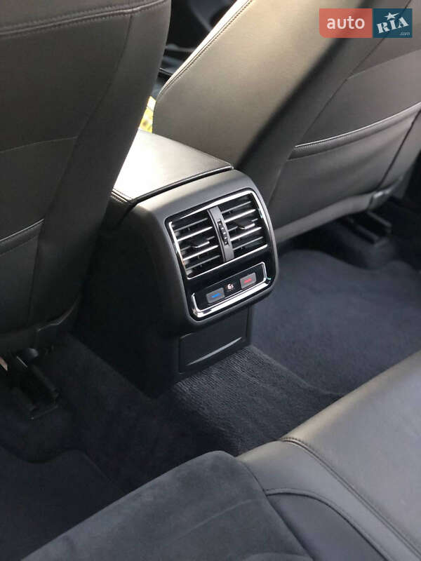 Седан Volkswagen Passat 2016 в Луцке