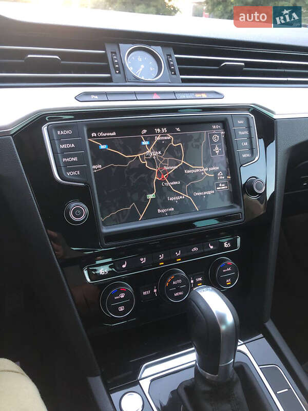 Седан Volkswagen Passat 2016 в Луцке