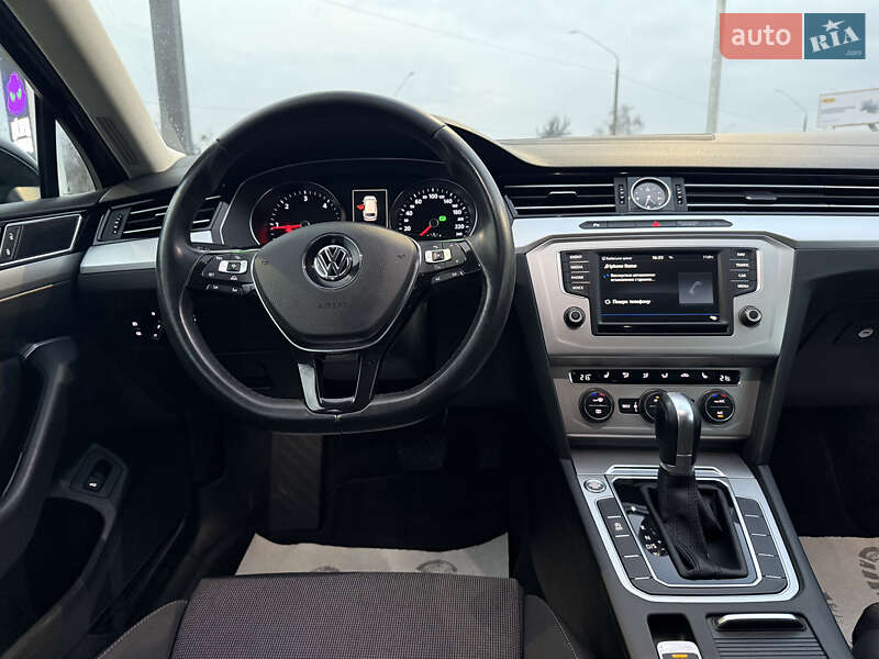 Универсал Volkswagen Passat 2016 в Житомире фото 14 Универсал Volkswagen Passat 2016 в Житомире