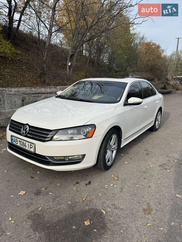 Седан Volkswagen Passat 2012 в Киеве